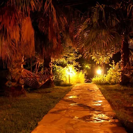 奥林波斯亚沃兹酒店 *